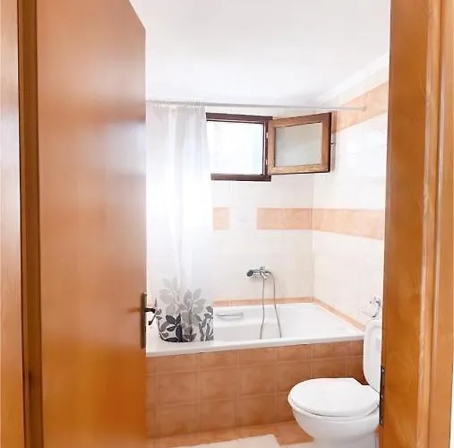 Apartment Casa Chara 2 *